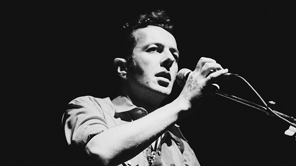 Joe Strummer, vocalista e guitarrista da The Clash, terá um doc sobre ele no festival.