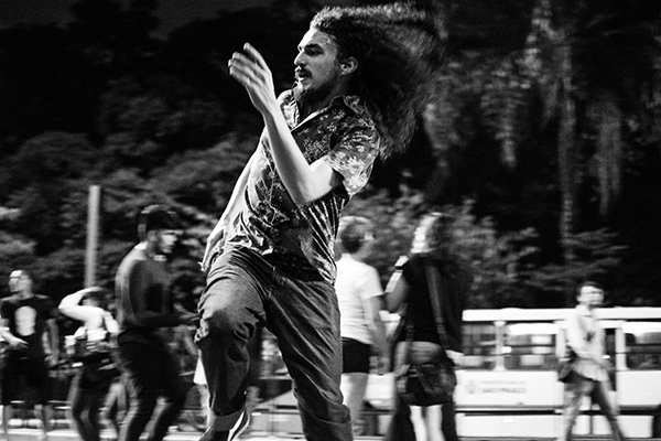 Gabriel Peret dança no Flashmob Bowie. Foto: Leonardo Veras